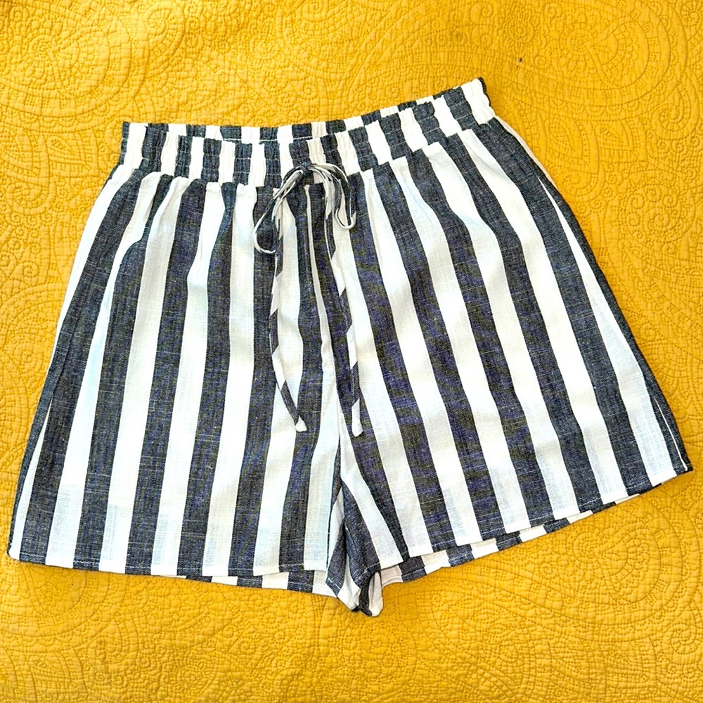 High rise elastic waist shorts